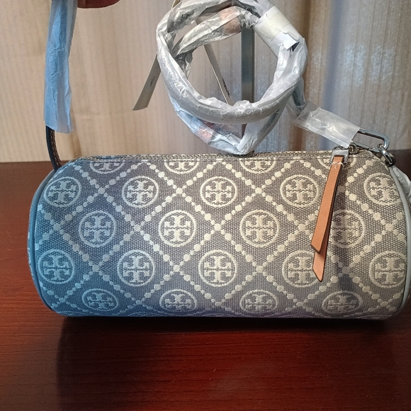 Tory Burch T Monogram Utility Cylinder Bag NWT - Picture 2 of 9